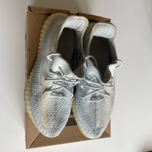 Yeezy 350 V2